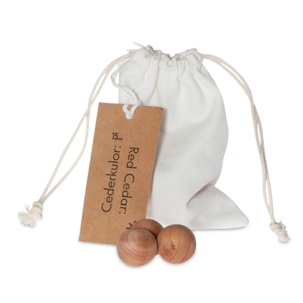 Cedar balls for wardrobe, 15pcs / cotton bag