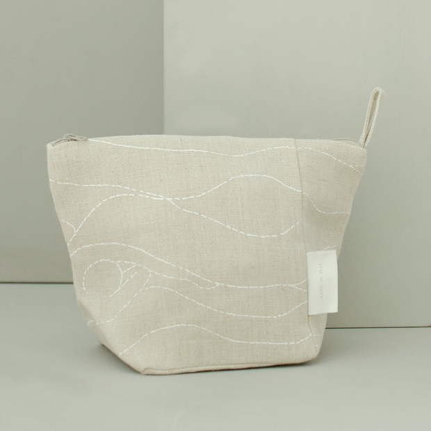 Cosmetic bag Rakkauden meri, small / beige-white