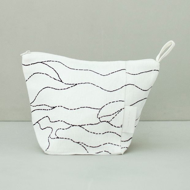 Cosmetic bag Rakkauden meri, small / white-black